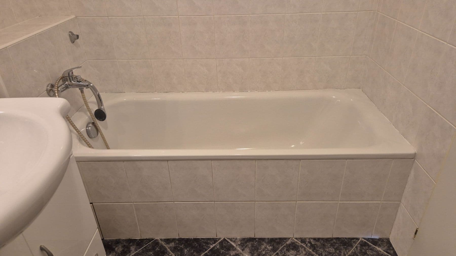 Predaj bytu 1-izbový 40 m², Hnězdenská, Praha, Praha Predaj bytu 1-izbový 40 m², Hnězdenská, Praha, Praha