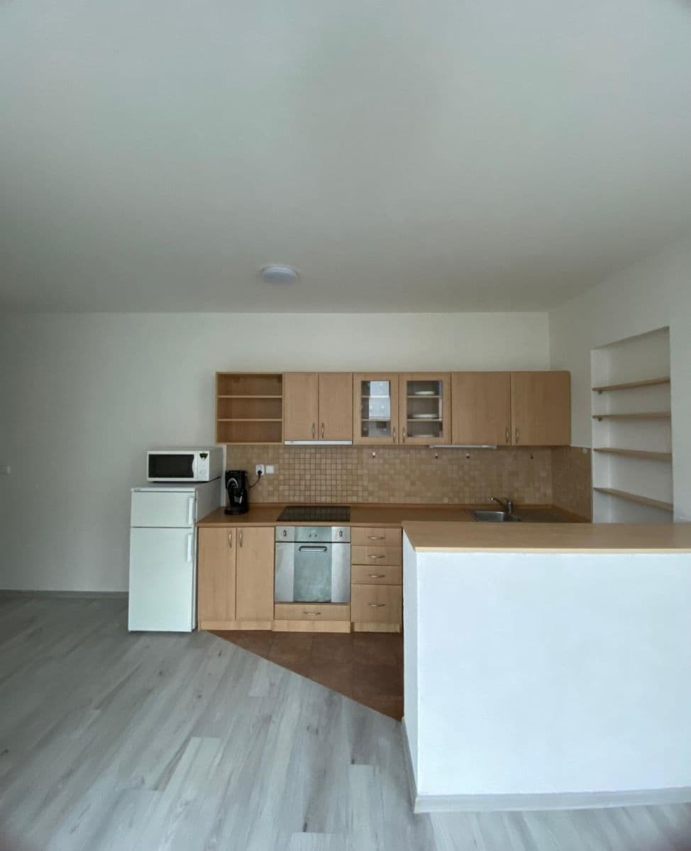 Prenájom bytu 2-izbový 50 m², Osvoboz. pol. vězňů, Kladno, Středočeský kraj Prenájom bytu 2-izbový 50 m², Osvoboz. pol. vězňů, Kladno, Středočeský kraj