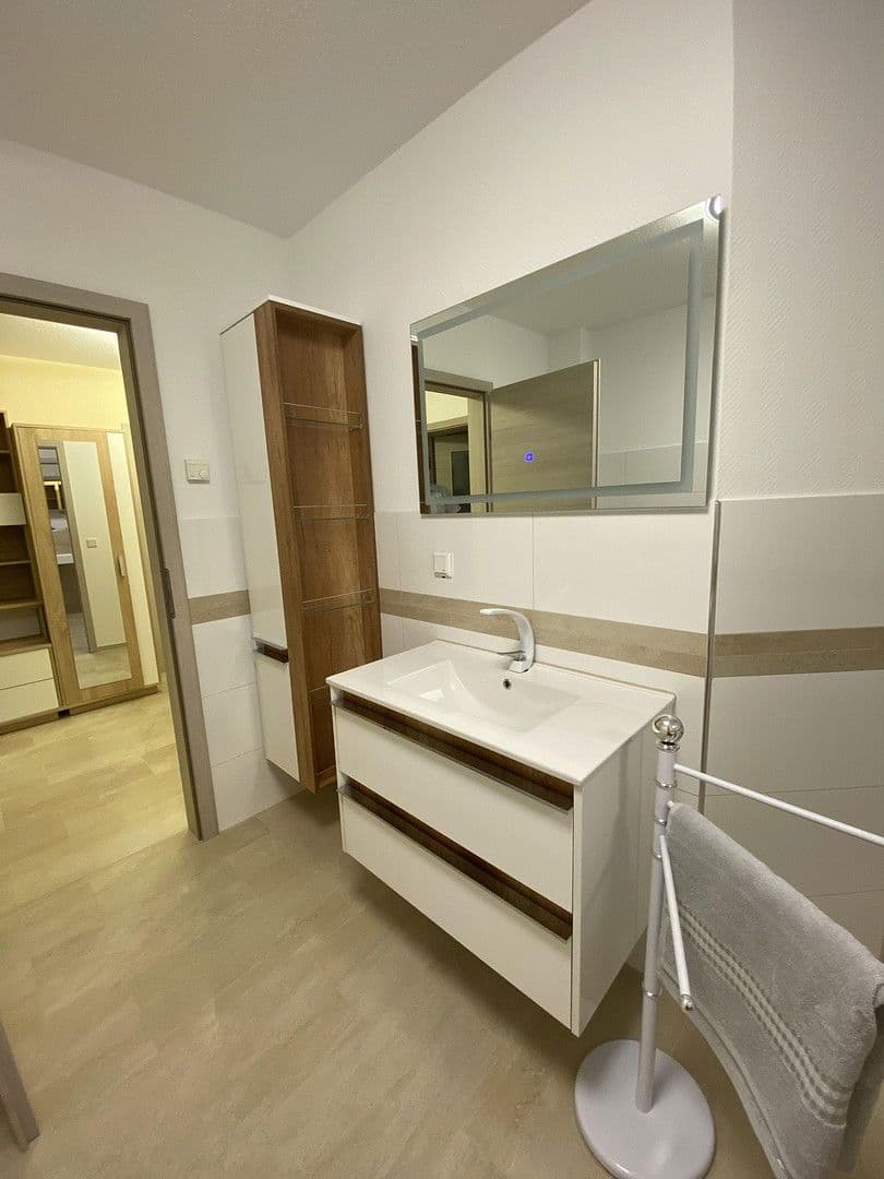 Prenájom bytu 3-izbový 95 m², Wiesbaden, Hesensko Prenájom bytu 3-izbový 95 m², Wiesbaden, Hesensko