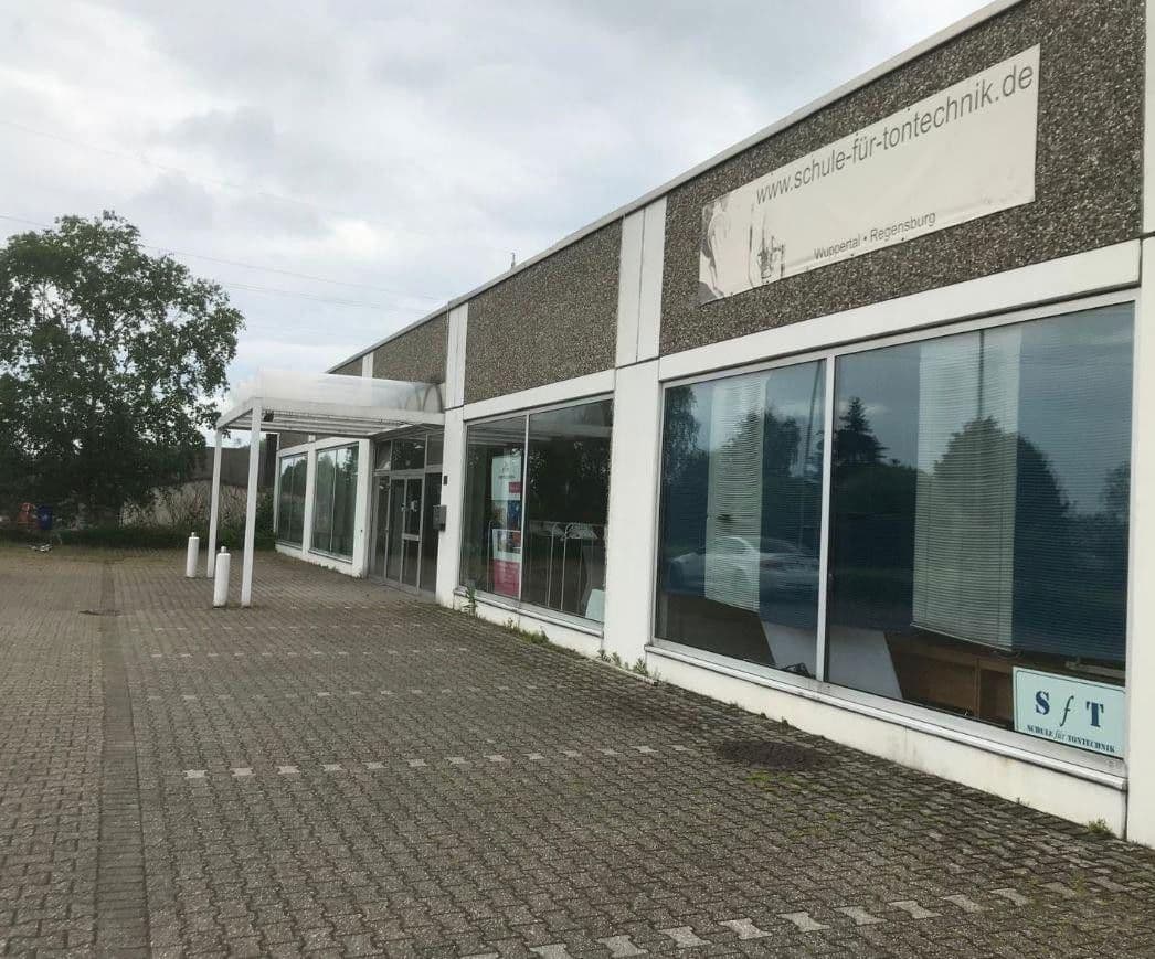 Prenájom nebytového priestoru 2.000 m², Wuppertal, Severné Porýnie - Westfálsko Prenájom nebytového priestoru 2.000 m², Wuppertal, Severné Porýnie - Westfálsko