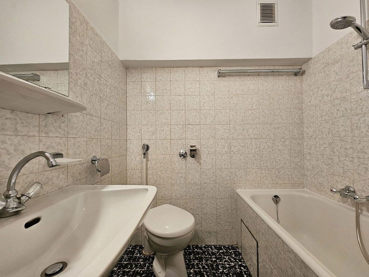 Prenájom bytu 1-izbový 26 m², Luisenstraße 60a, München, Bavorsko Prenájom bytu 1-izbový 26 m², Luisenstraße 60a, München, Bavorsko