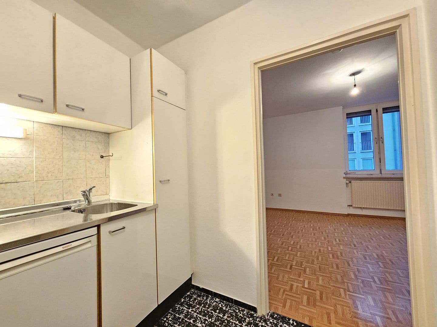 Prenájom bytu 1-izbový 26 m², Luisenstraße 60a, München, Bavorsko Prenájom bytu 1-izbový 26 m², Luisenstraße 60a, München, Bavorsko