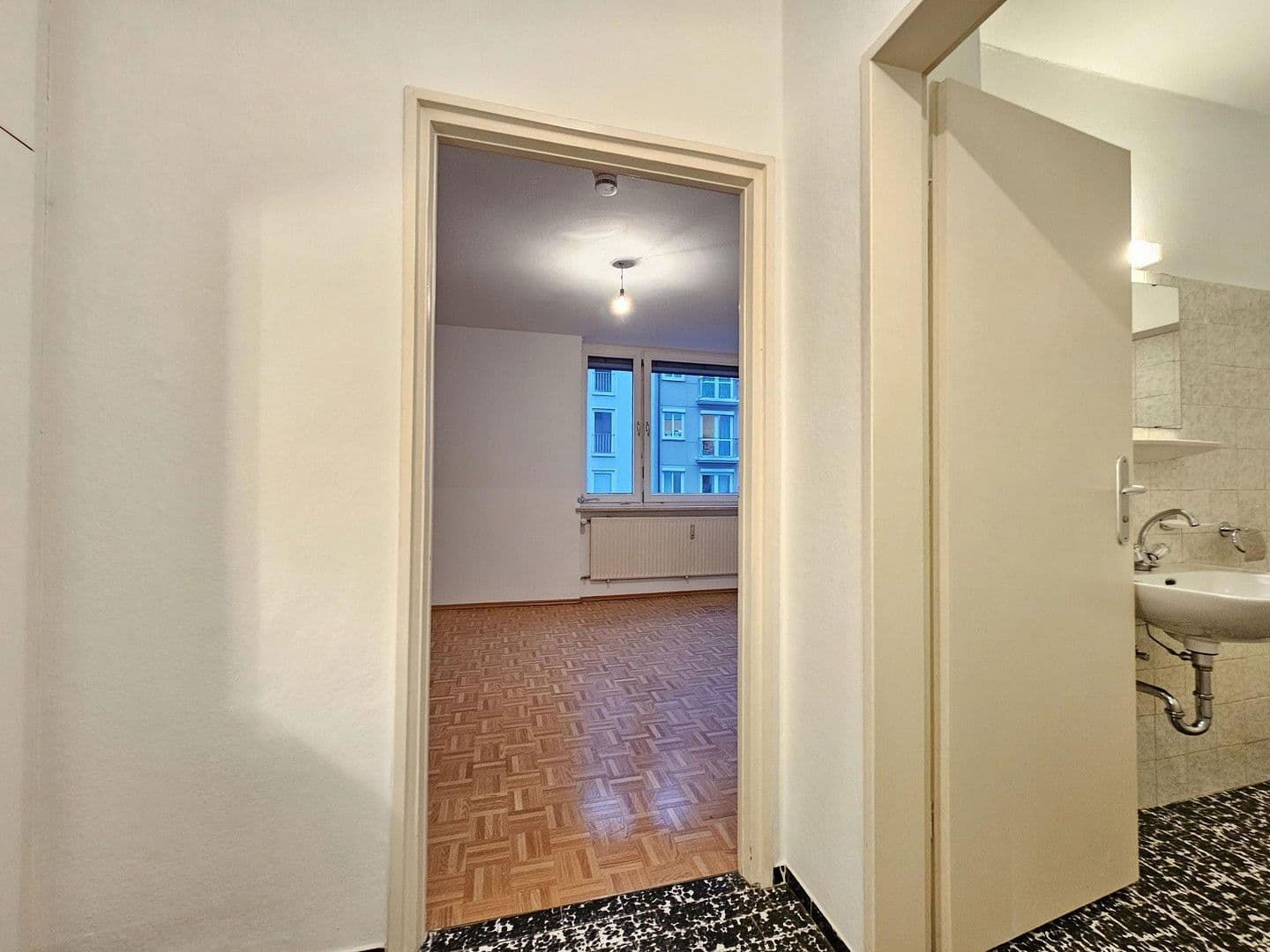 Prenájom bytu 1-izbový 26 m², Luisenstraße 60a, München, Bavorsko Prenájom bytu 1-izbový 26 m², Luisenstraße 60a, München, Bavorsko