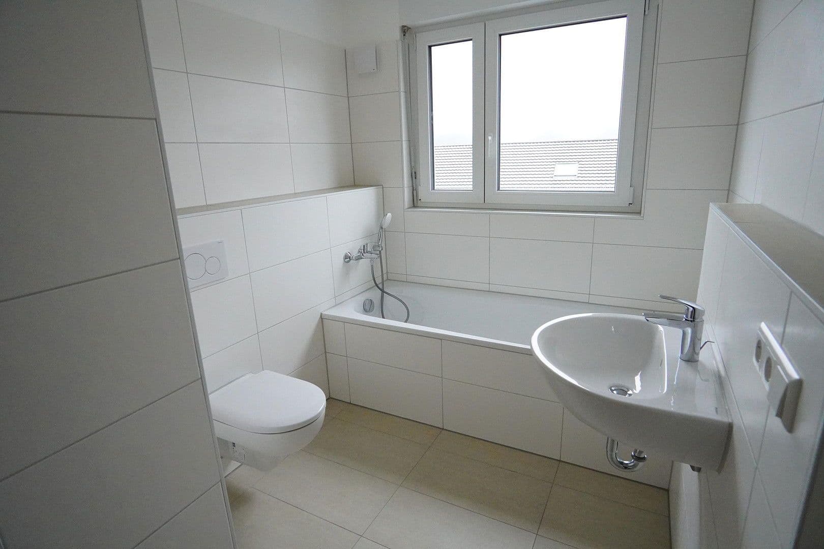 Prenájom bytu 4-izbový 105 m², Hölderlinstraße 26d, Pforzheim, Bádensko-Wurttembersko Prenájom bytu 4-izbový 105 m², Hölderlinstraße 26d, Pforzheim, Bádensko-Wurttembersko