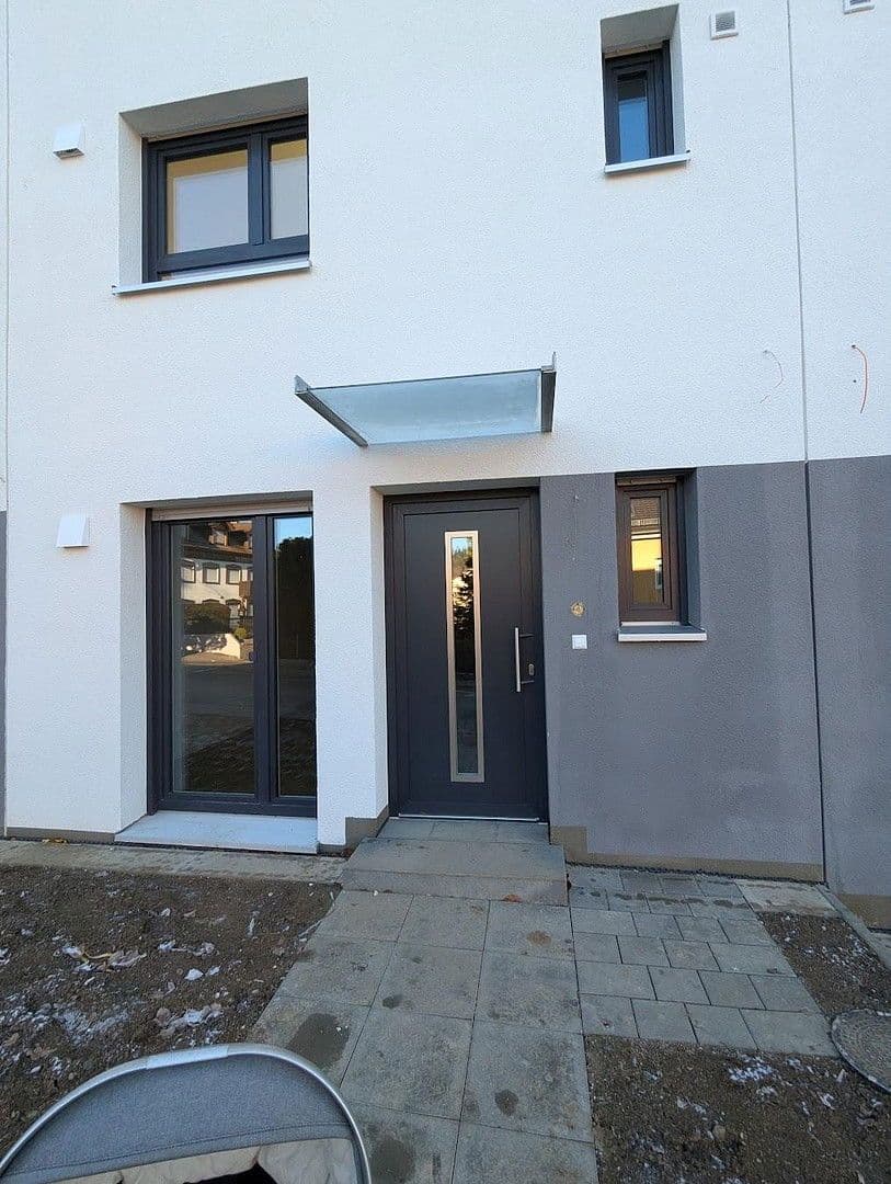 Prenájom bytu 4-izbový 105 m², Hölderlinstraße 26d, Pforzheim, Bádensko-Wurttembersko Prenájom bytu 4-izbový 105 m², Hölderlinstraße 26d, Pforzheim, Bádensko-Wurttembersko