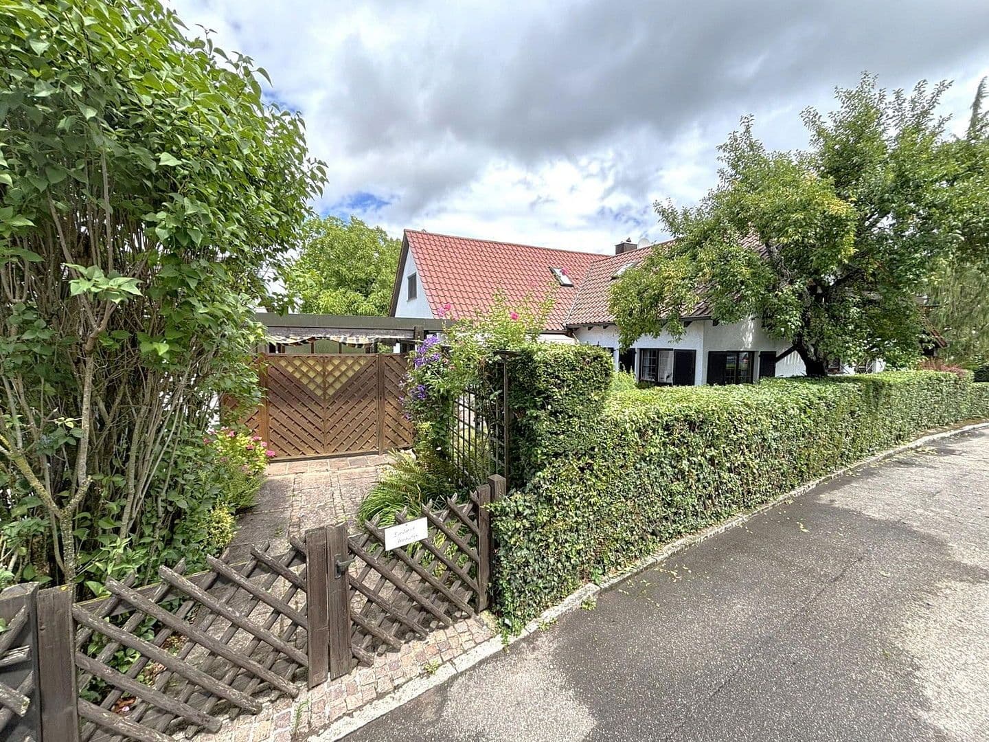 Predaj domu 197 m², pozemek 705 m², Böblingen, Bádensko-Wurttembersko Predaj domu 197 m², pozemek 705 m², Böblingen, Bádensko-Wurttembersko