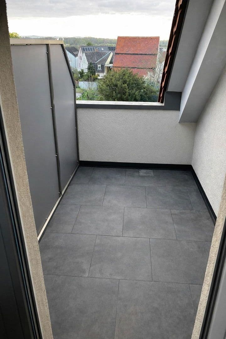 Prenájom bytu 3-izbový 70 m², Brühl, Bádensko-Wurttembersko Prenájom bytu 3-izbový 70 m², Brühl, Bádensko-Wurttembersko