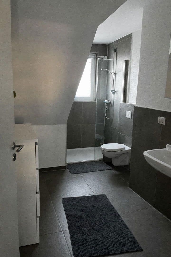 Prenájom bytu 3-izbový 70 m², Brühl, Bádensko-Wurttembersko Prenájom bytu 3-izbový 70 m², Brühl, Bádensko-Wurttembersko