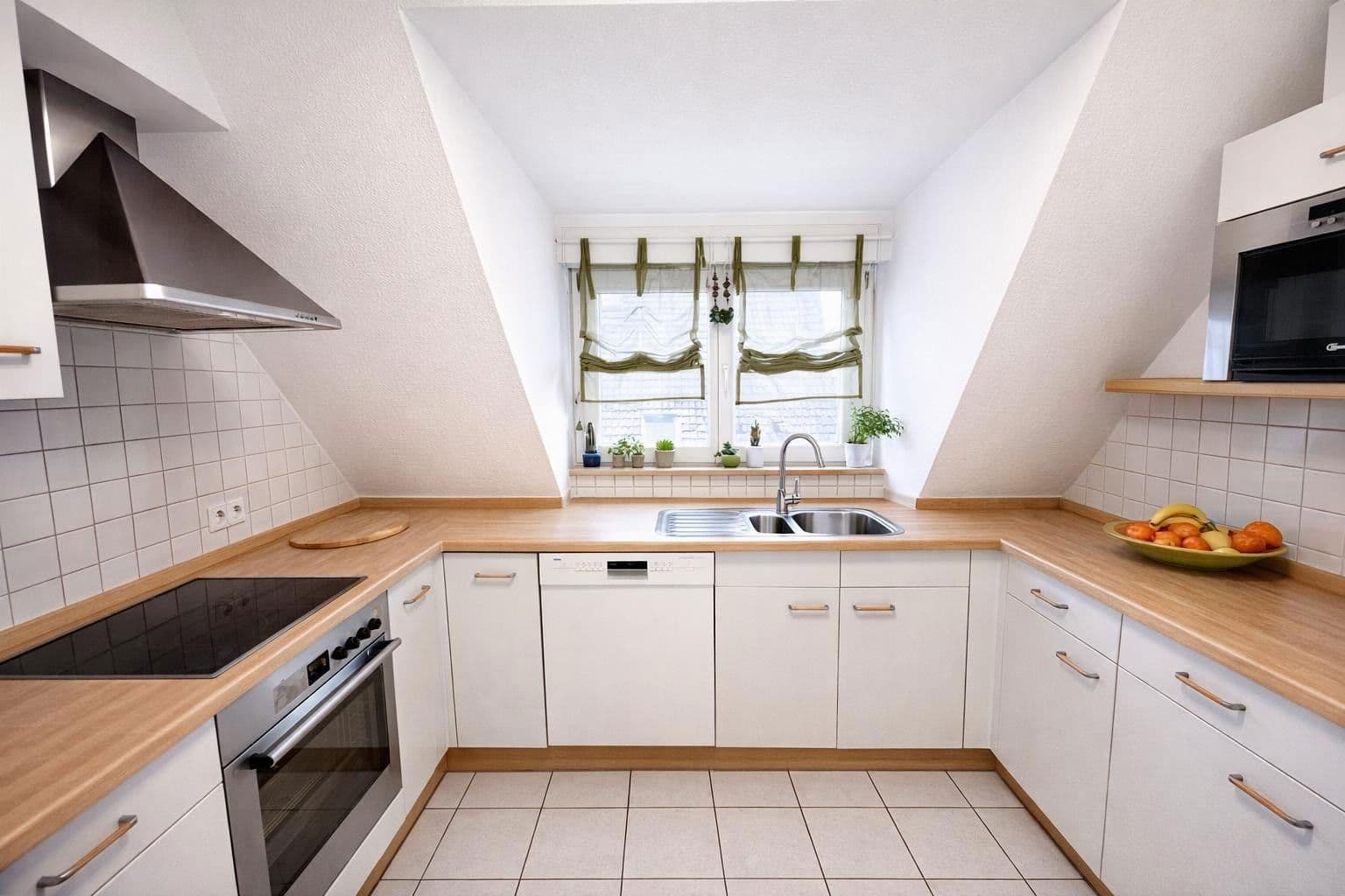 Prenájom bytu 4-izbový 95 m², Beim Schloßhof 10, Remseck am Neckar, Bádensko-Wurttembersko Prenájom bytu 4-izbový 95 m², Beim Schloßhof 10, Remseck am Neckar, Bádensko-Wurttembersko