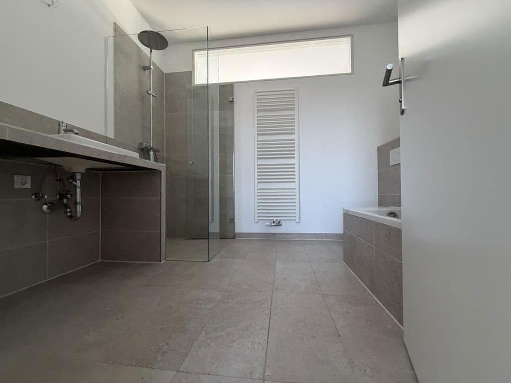 Predaj bytu 3-izbový 110 m², Harzer Straße 109, Berlin, Berlín Predaj bytu 3-izbový 110 m², Harzer Straße 109, Berlin, Berlín