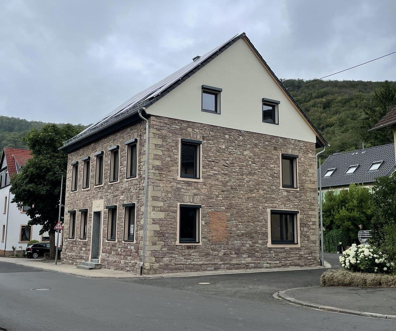 Predaj domu 294 m², pozemek 343 m², Heimweiler, Porýnie-Falcko Predaj domu 294 m², pozemek 343 m², Heimweiler, Porýnie-Falcko