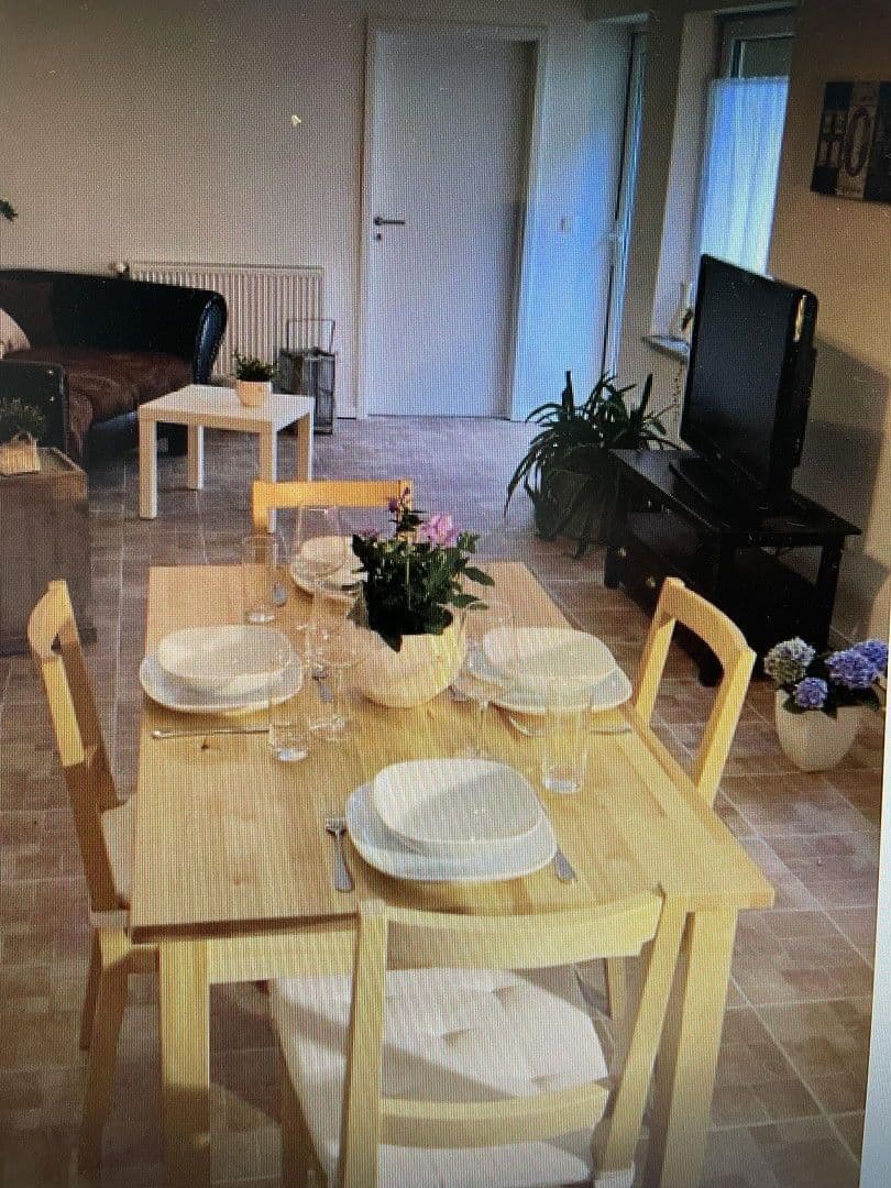 Prenájom bytu 1-izbový 12 m², Berlin, Berlín Prenájom bytu 1-izbový 12 m², Berlin, Berlín