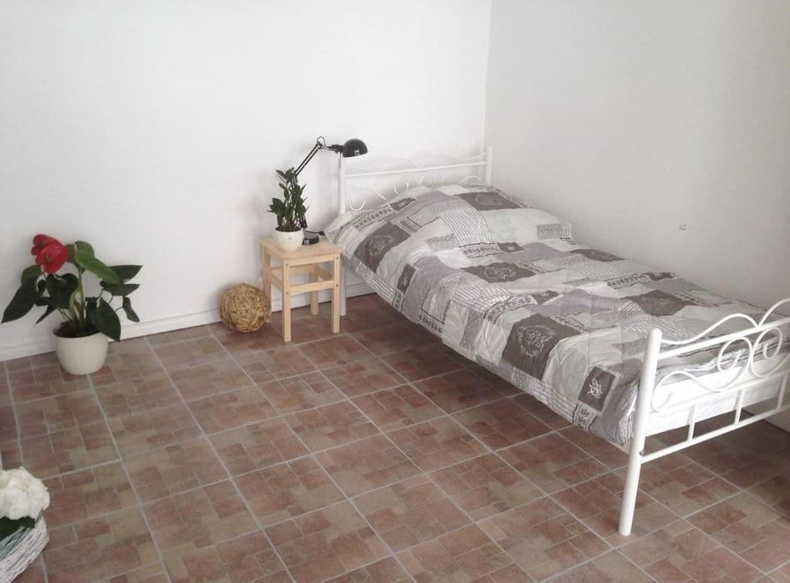 Prenájom bytu 1-izbový 12 m², Berlin, Berlín Prenájom bytu 1-izbový 12 m², Berlin, Berlín