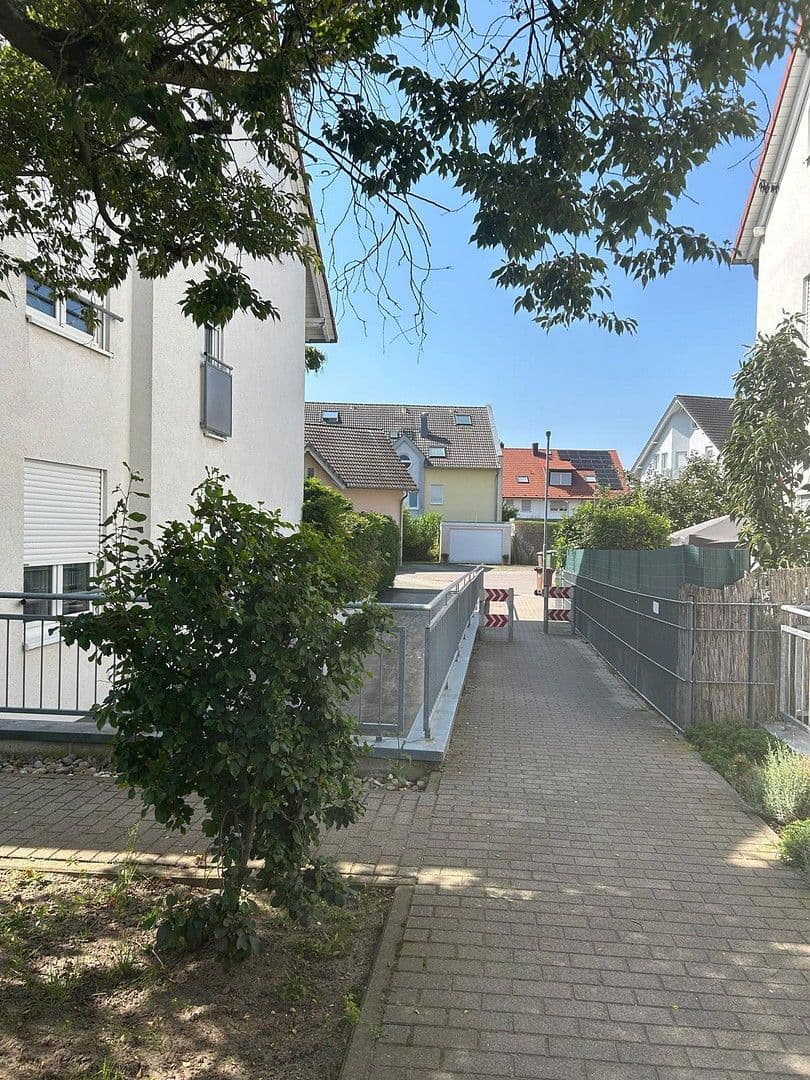 Prenájom bytu 3-izbový 85 m², Anna-Seghers-Weg 5, Bensheim, Hesensko Prenájom bytu 3-izbový 85 m², Anna-Seghers-Weg 5, Bensheim, Hesensko