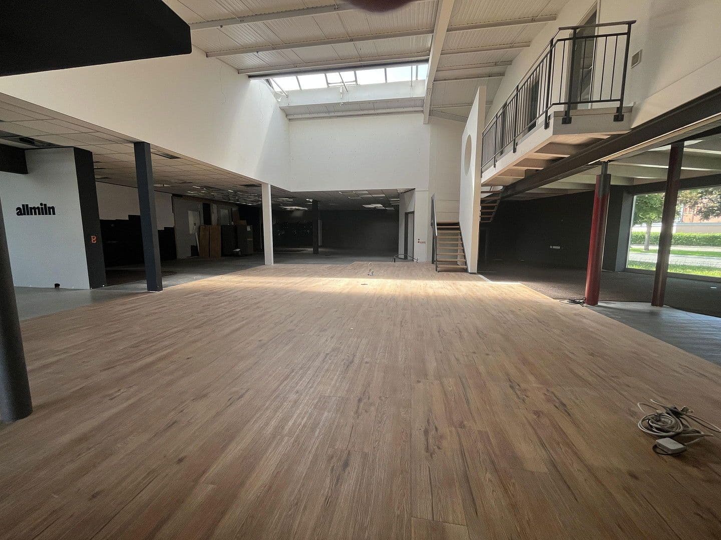 Prenájom nebytového priestoru 380 m², Georg-Fischer-Straße 32, Singen (Hohentwiel), Bádensko-Wurttembersko Prenájom nebytového priestoru 380 m², Georg-Fischer-Straße 32, Singen (Hohentwiel), Bádensko-Wurttembersko