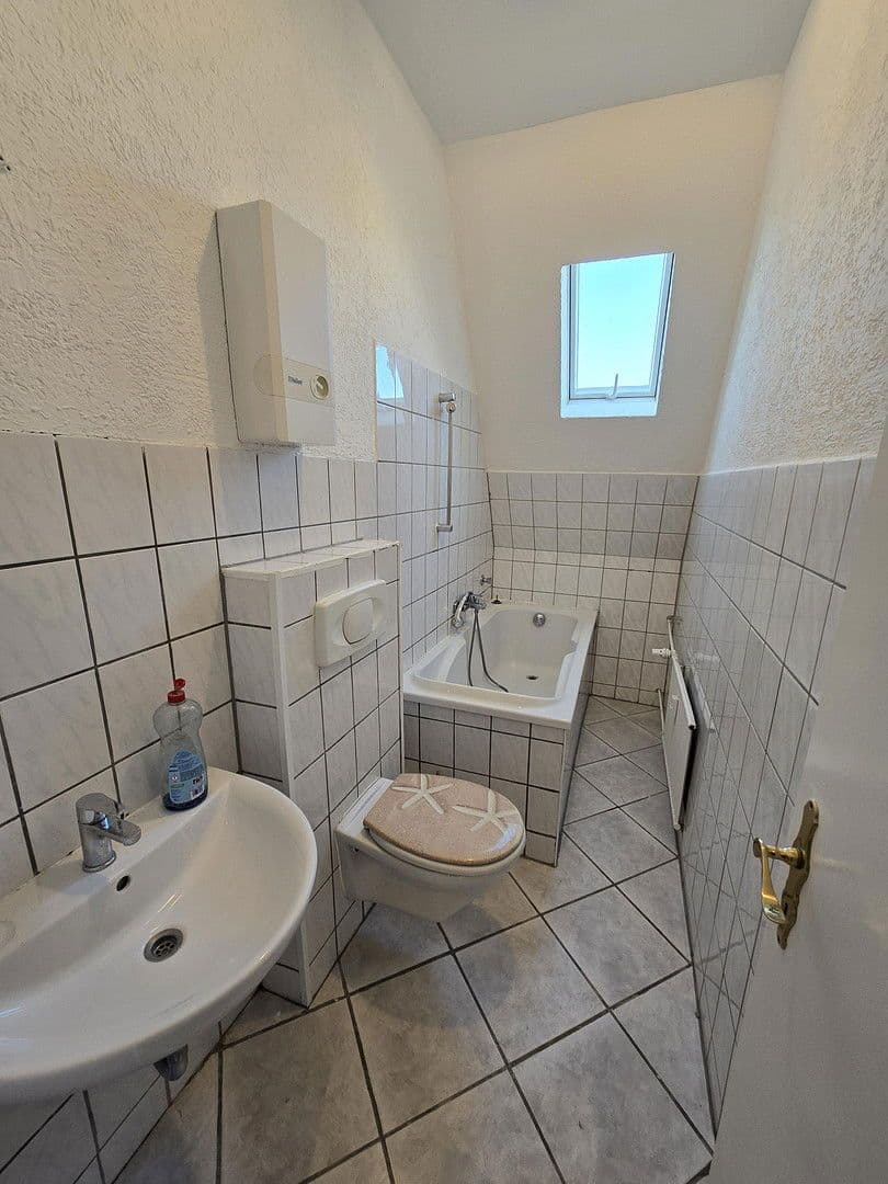 Prenájom bytu 4-izbový 75 m², Wiescherstraße 9, Wuppertal, Severné Porýnie - Westfálsko Prenájom bytu 4-izbový 75 m², Wiescherstraße 9, Wuppertal, Severné Porýnie - Westfálsko