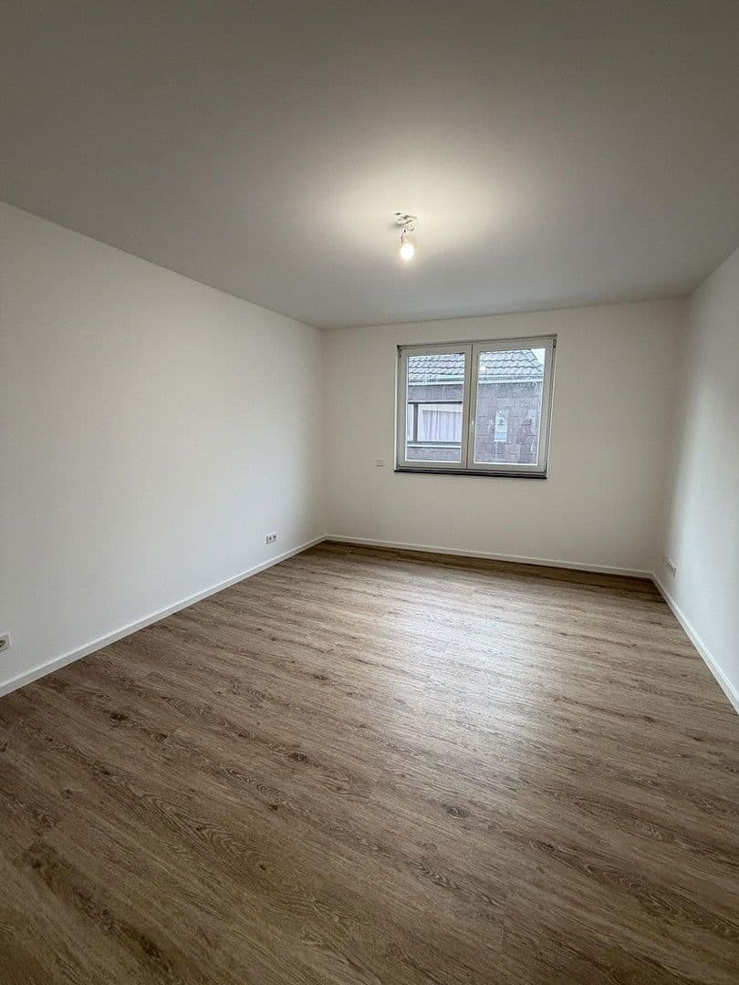 Prenájom bytu 3-izbový 100 m², Köln, Severné Porýnie - Westfálsko Prenájom bytu 3-izbový 100 m², Köln, Severné Porýnie - Westfálsko