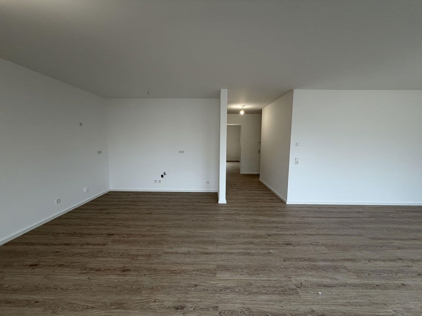 Prenájom bytu 3-izbový 100 m², Köln, Severné Porýnie - Westfálsko Prenájom bytu 3-izbový 100 m², Köln, Severné Porýnie - Westfálsko