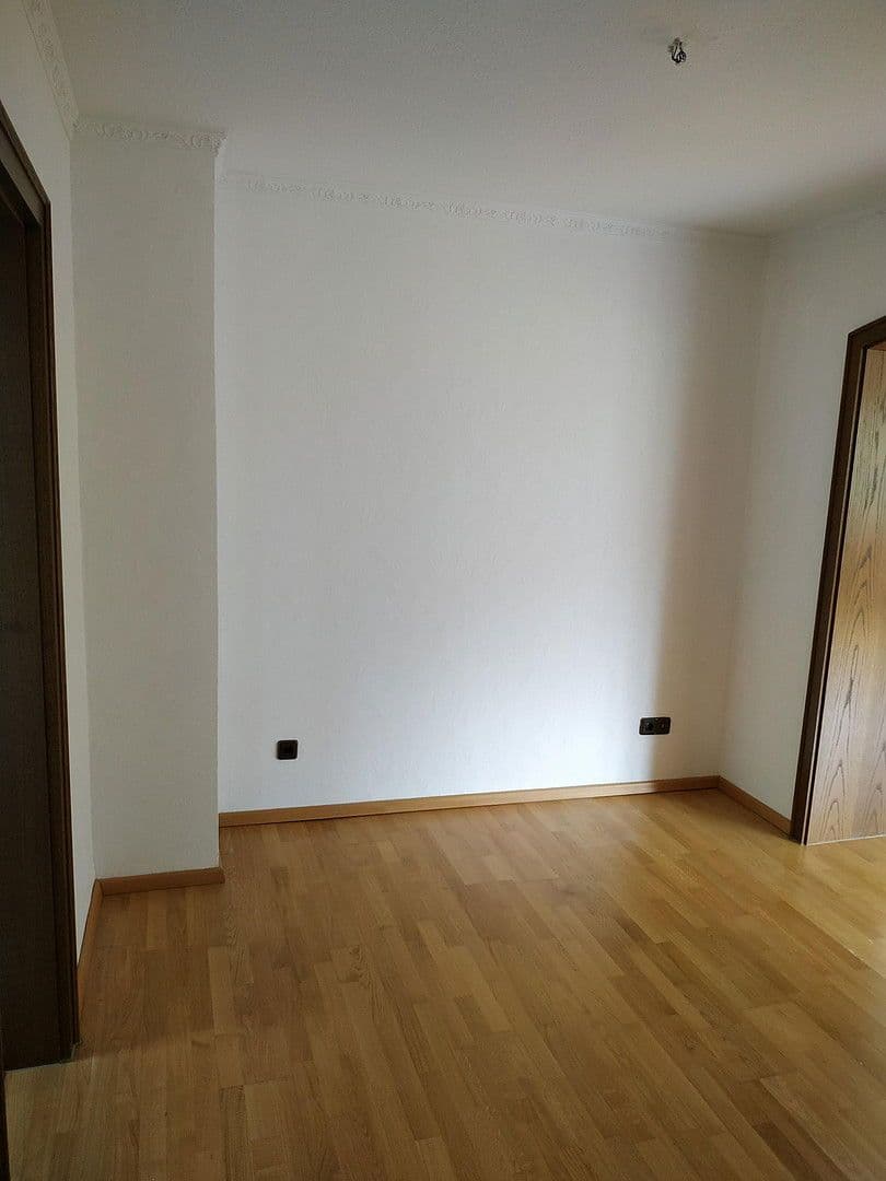 Prenájom bytu 2-izbový 74 m², Krefeld, Severné Porýnie - Westfálsko Prenájom bytu 2-izbový 74 m², Krefeld, Severné Porýnie - Westfálsko