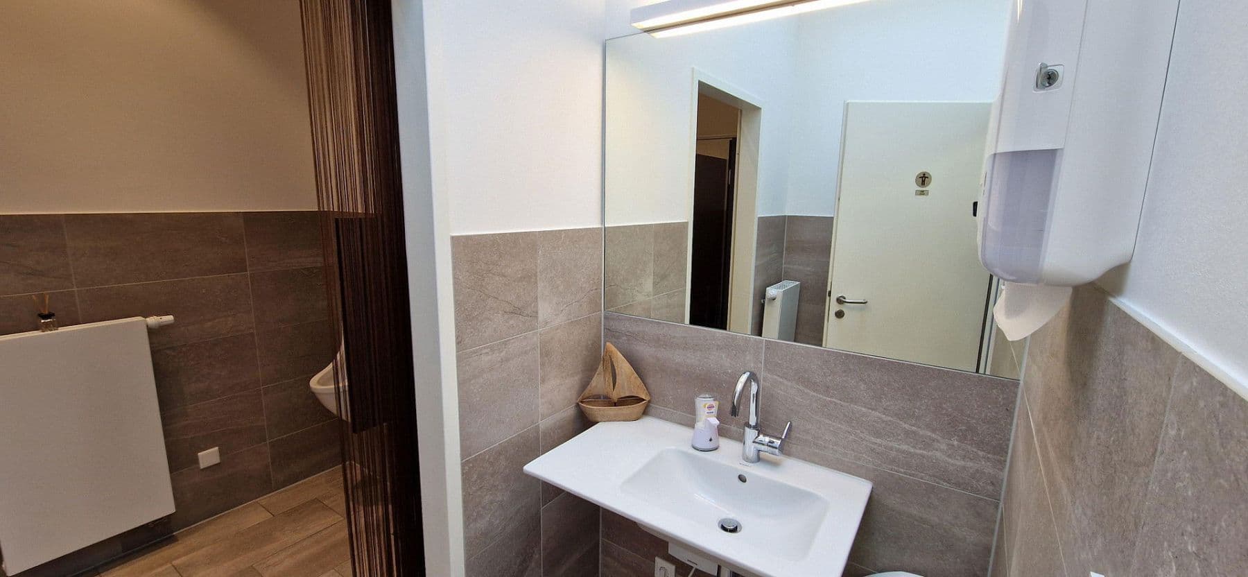 Prenájom kancelárie 1.160 m², Hürth, Severné Porýnie - Westfálsko Prenájom kancelárie 1.160 m², Hürth, Severné Porýnie - Westfálsko