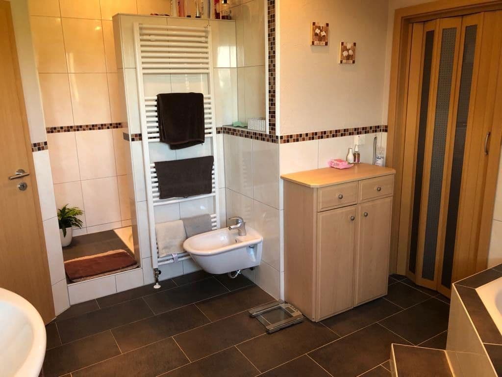 Prenájom domu 220 m², pozemek 700 m², Einbeck, Dolné Sasko Prenájom domu 220 m², pozemek 700 m², Einbeck, Dolné Sasko