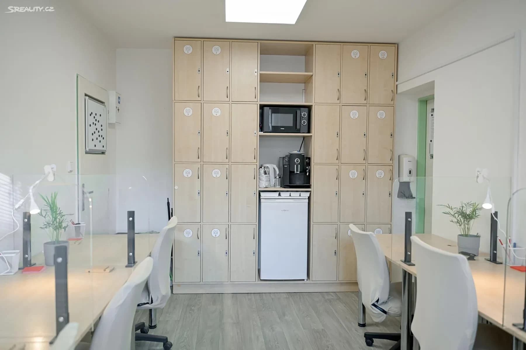 Prenájom kancelárie 25 m², Přístavní, Praha, Praha Prenájom kancelárie 25 m², Přístavní, Praha, Praha