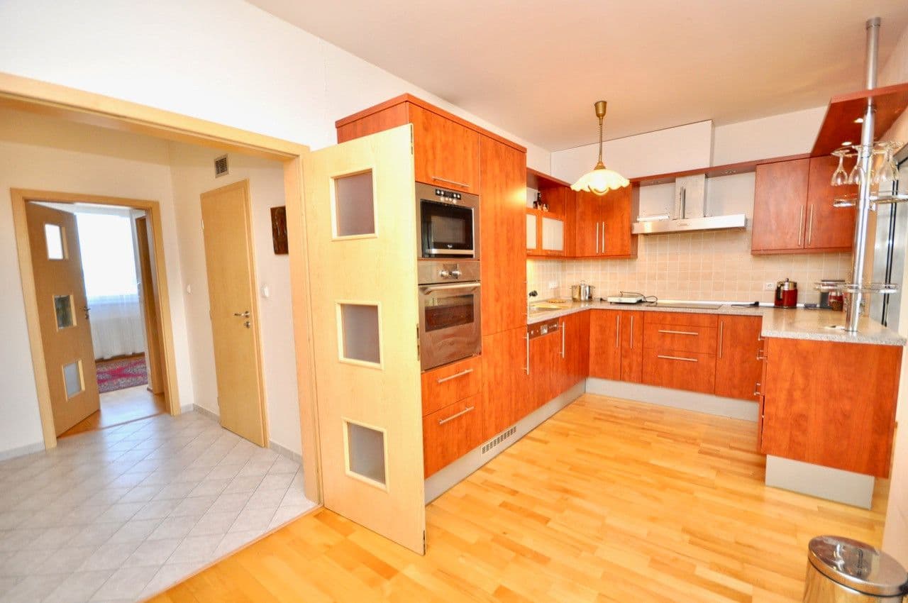 Prenájom bytu 4-izbový 122 m², Nad Okrouhlíkem, Praha, Praha Prenájom bytu 4-izbový 122 m², Nad Okrouhlíkem, Praha, Praha