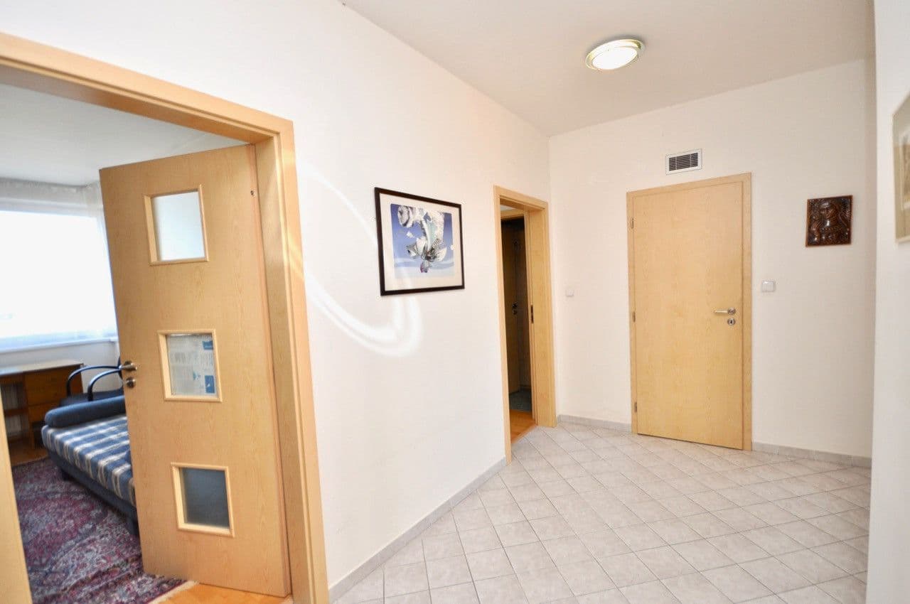 Prenájom bytu 4-izbový 122 m², Nad Okrouhlíkem, Praha, Praha Prenájom bytu 4-izbový 122 m², Nad Okrouhlíkem, Praha, Praha