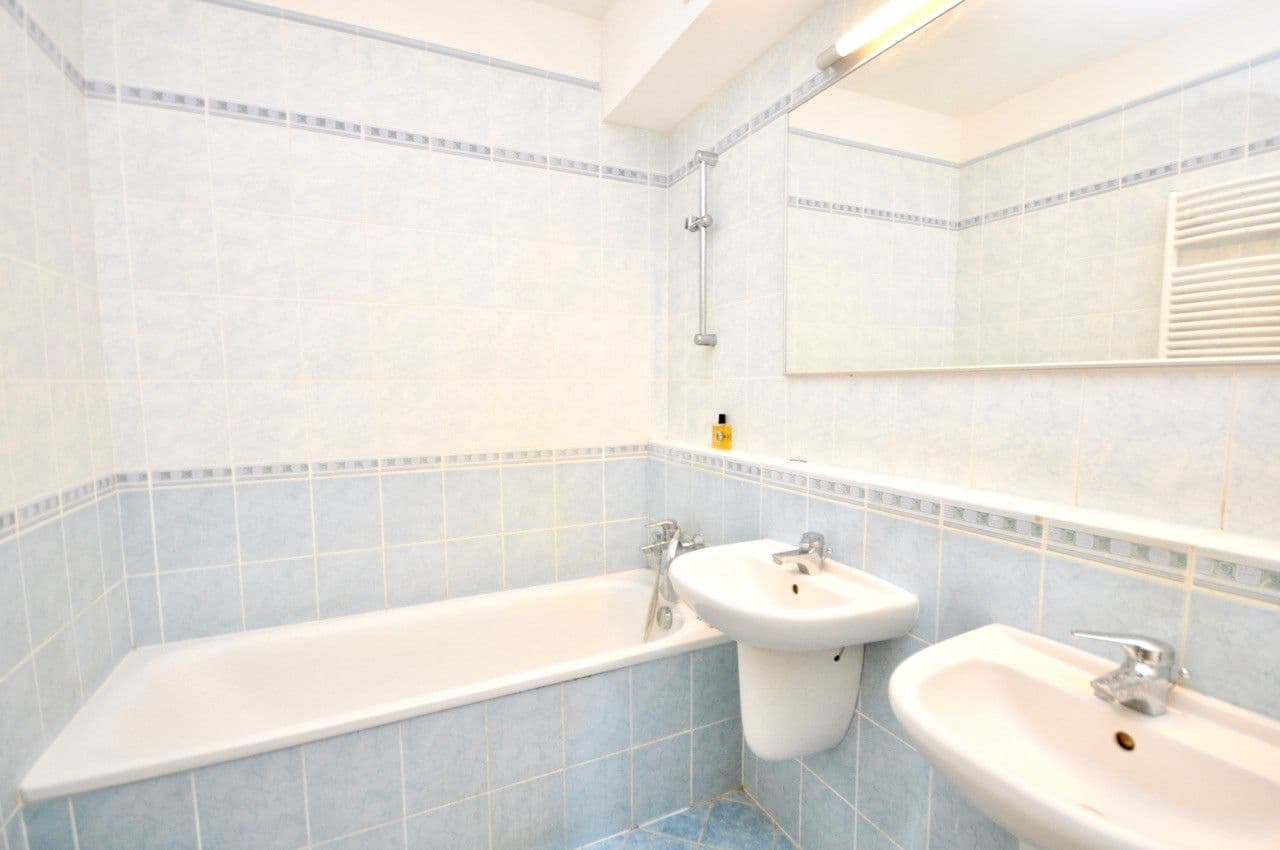 Prenájom bytu 4-izbový 122 m², Nad Okrouhlíkem, Praha, Praha Prenájom bytu 4-izbový 122 m², Nad Okrouhlíkem, Praha, Praha