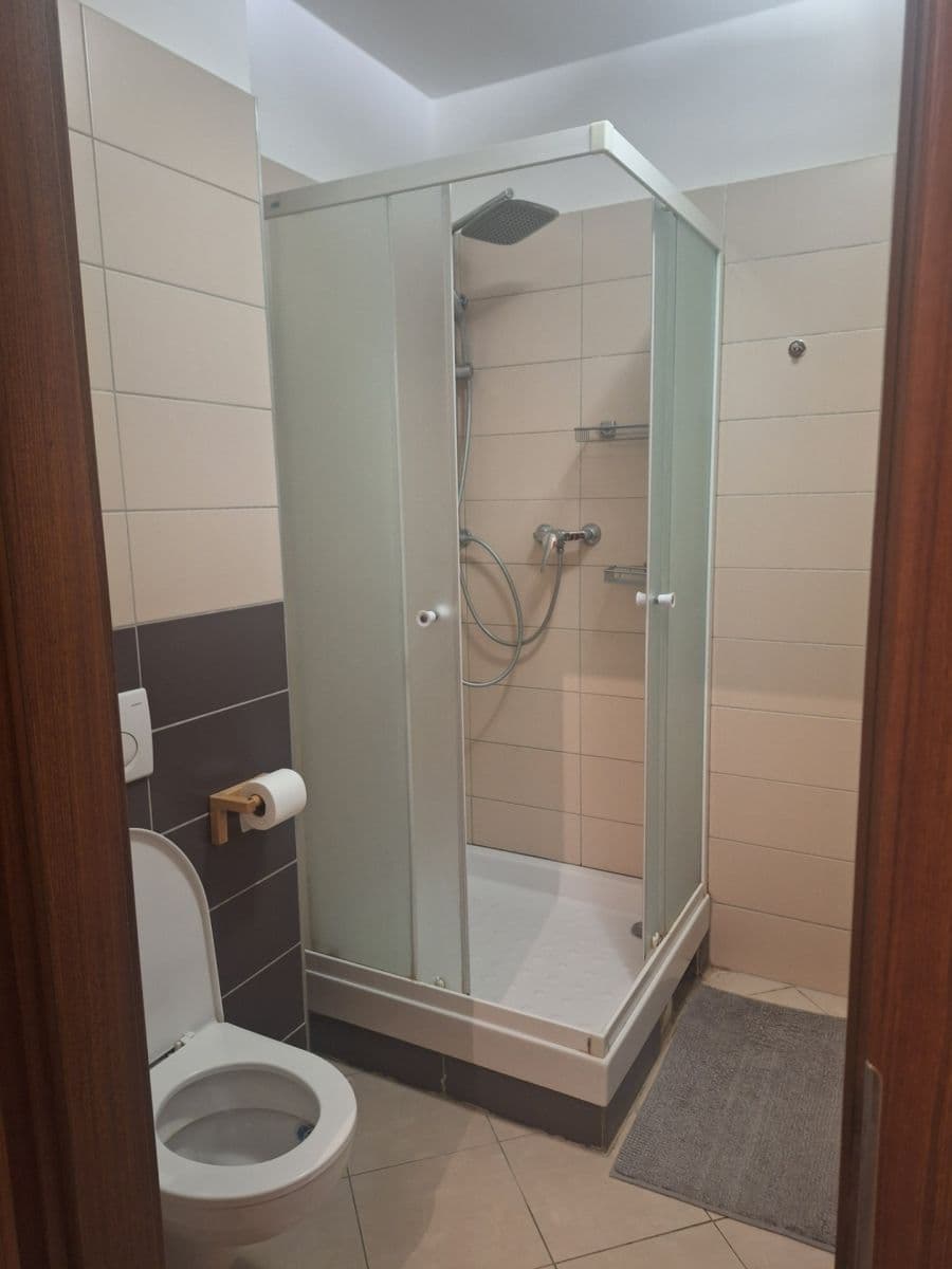 Prenájom bytu 2-izbový 53 m², Karpatská, Praha, Praha Prenájom bytu 2-izbový 53 m², Karpatská, Praha, Praha