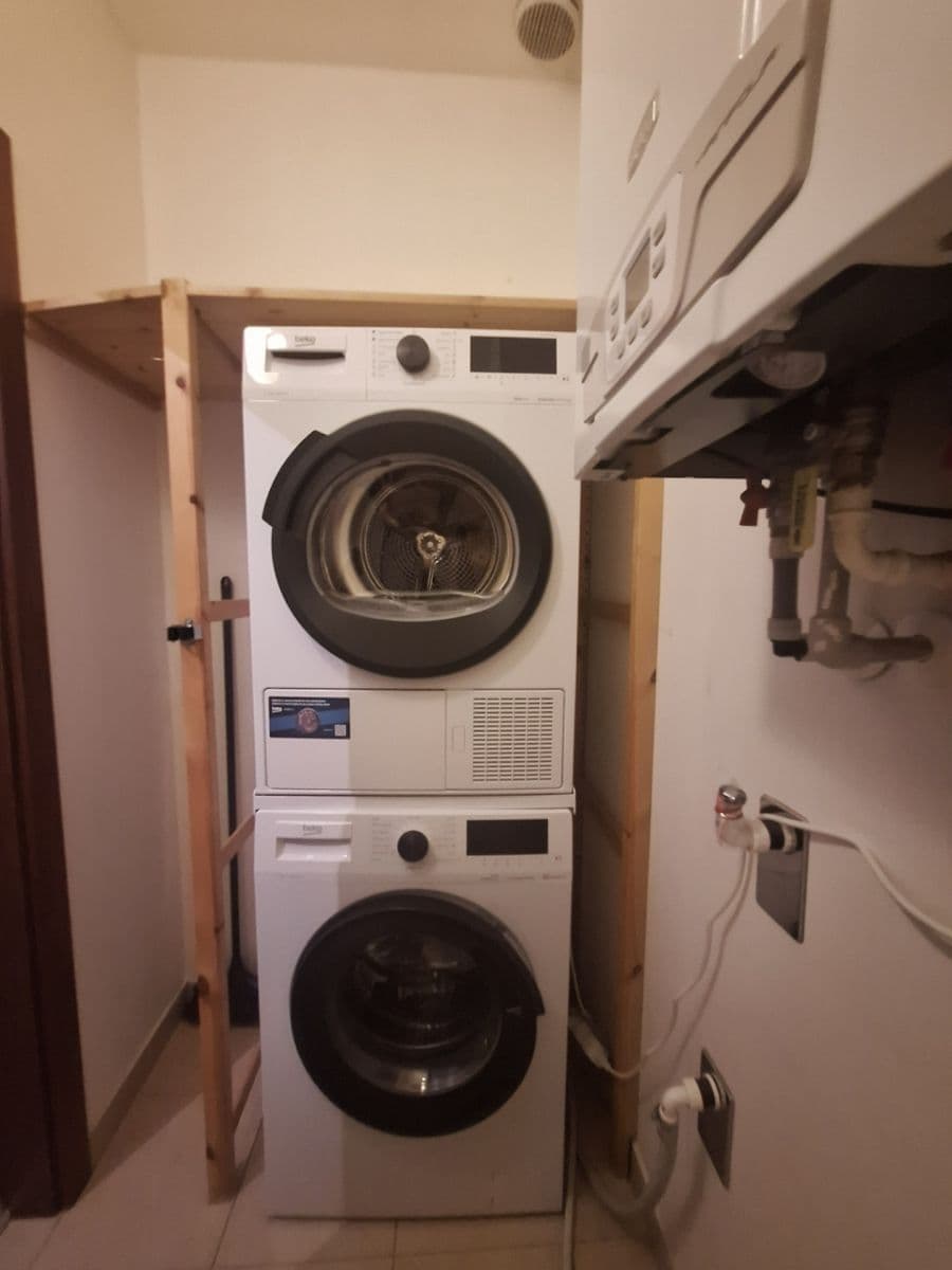 Prenájom bytu 2-izbový 53 m², Karpatská, Praha, Praha Prenájom bytu 2-izbový 53 m², Karpatská, Praha, Praha