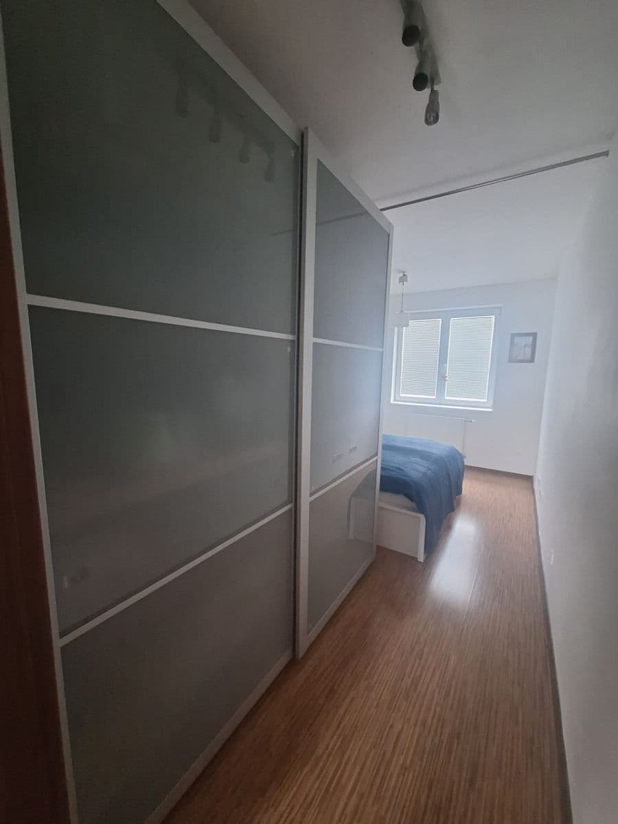 Prenájom bytu 2-izbový 53 m², Karpatská, Praha, Praha Prenájom bytu 2-izbový 53 m², Karpatská, Praha, Praha