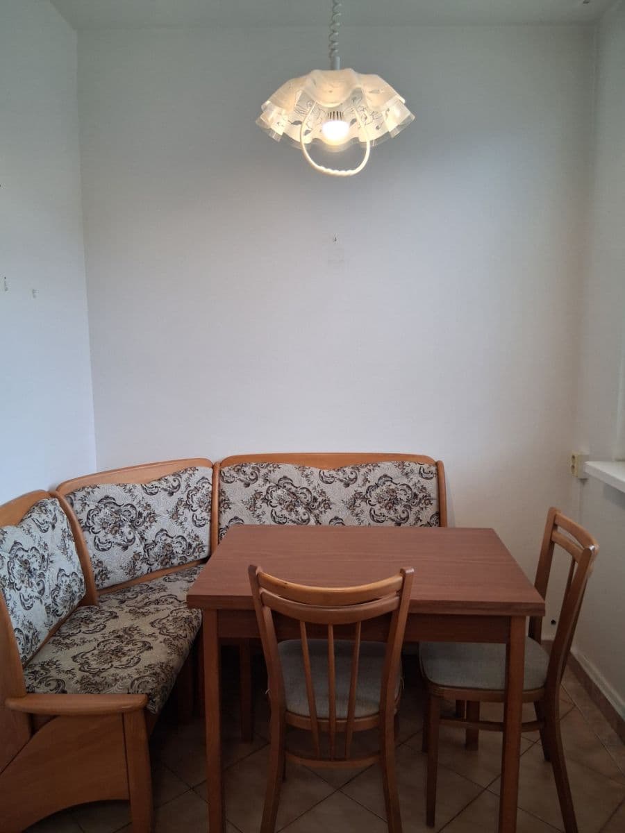 Prenájom bytu 4-izbový 86 m², Prvomájová, Praha, Praha Prenájom bytu 4-izbový 86 m², Prvomájová, Praha, Praha