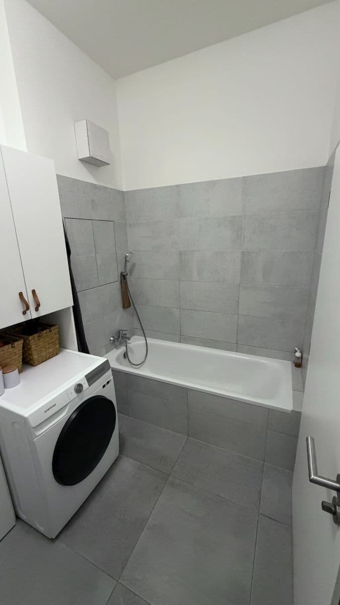 Prenájom bytu 1-izbový 38 m², Velvarská, Horoměřice, Středočeský kraj Prenájom bytu 1-izbový 38 m², Velvarská, Horoměřice, Středočeský kraj