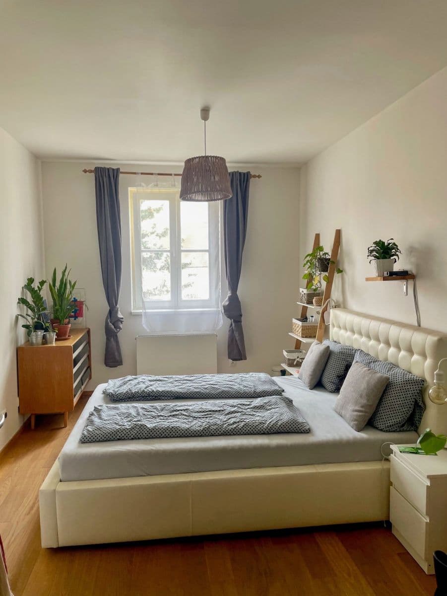 Prenájom bytu 2-izbový 50 m², Lužická, Praha, Praha Prenájom bytu 2-izbový 50 m², Lužická, Praha, Praha