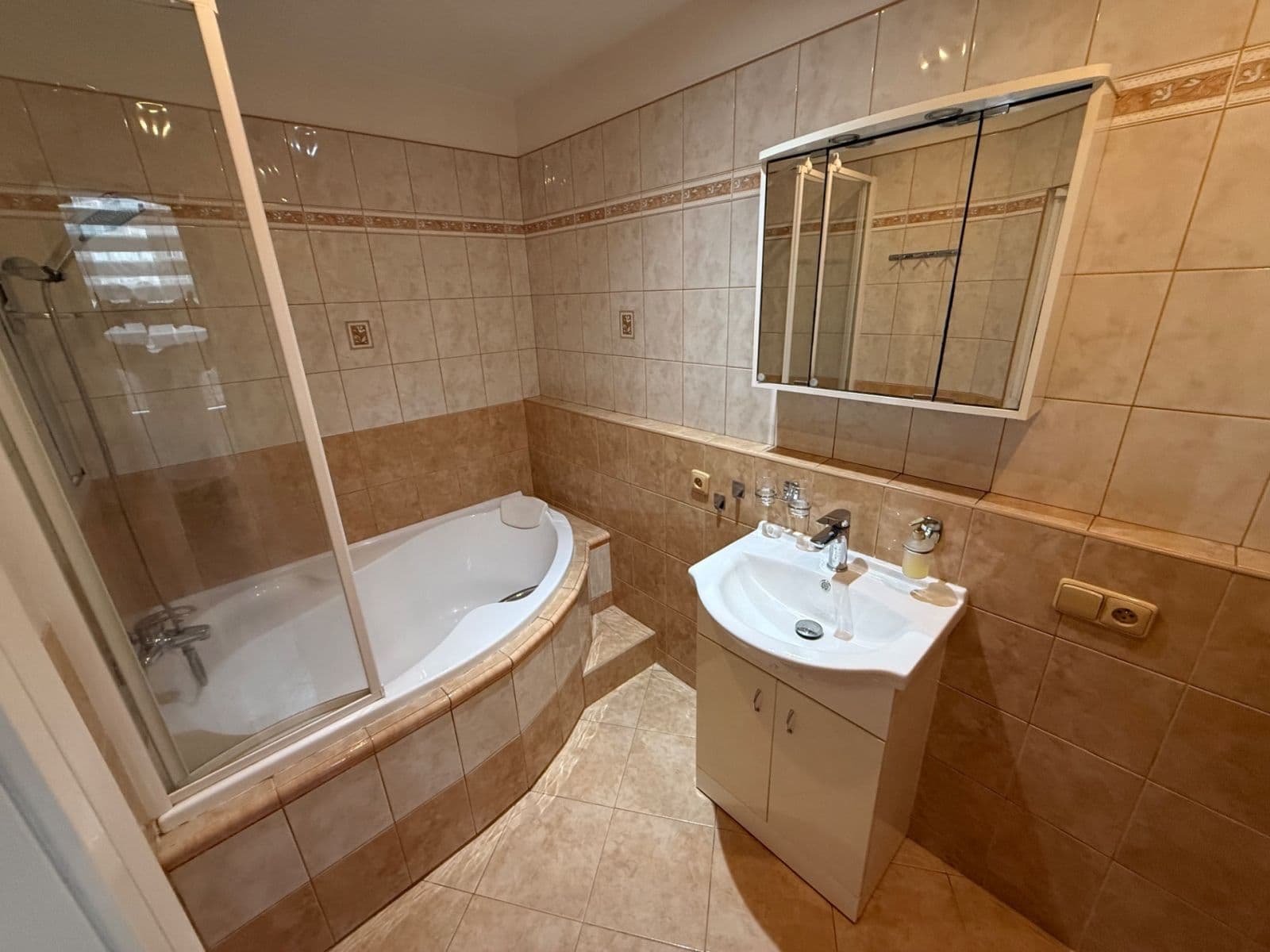 Prenájom bytu 2-izbový 62 m², Kmochova, Ústí nad Labem, Ústecký kraj Prenájom bytu 2-izbový 62 m², Kmochova, Ústí nad Labem, Ústecký kraj