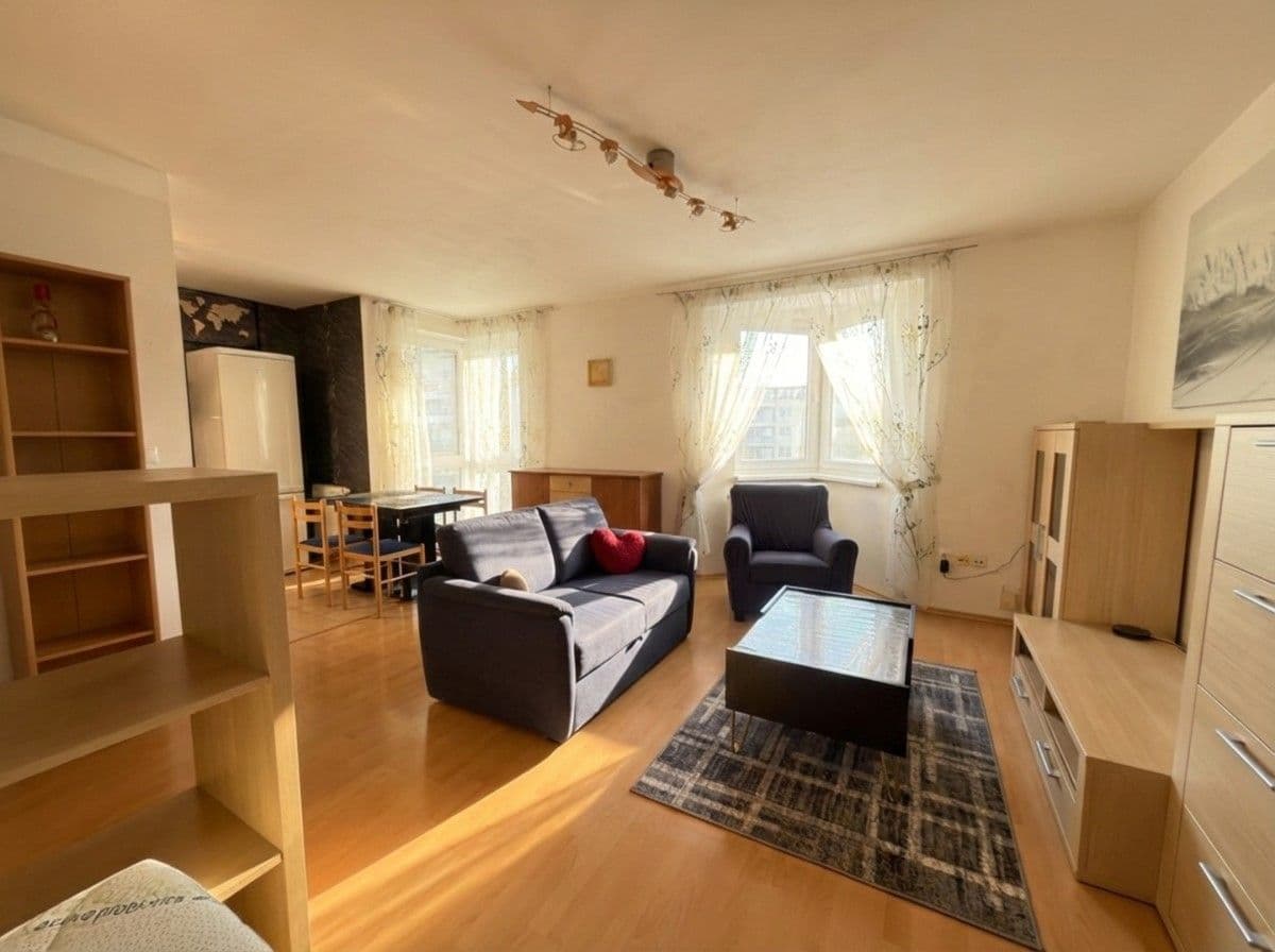 Prenájom bytu 1-izbový 54 m², Na križovatkách, Ružinov, Bratislavský kraj Prenájom bytu 1-izbový 54 m², Na križovatkách, Ružinov, Bratislavský kraj