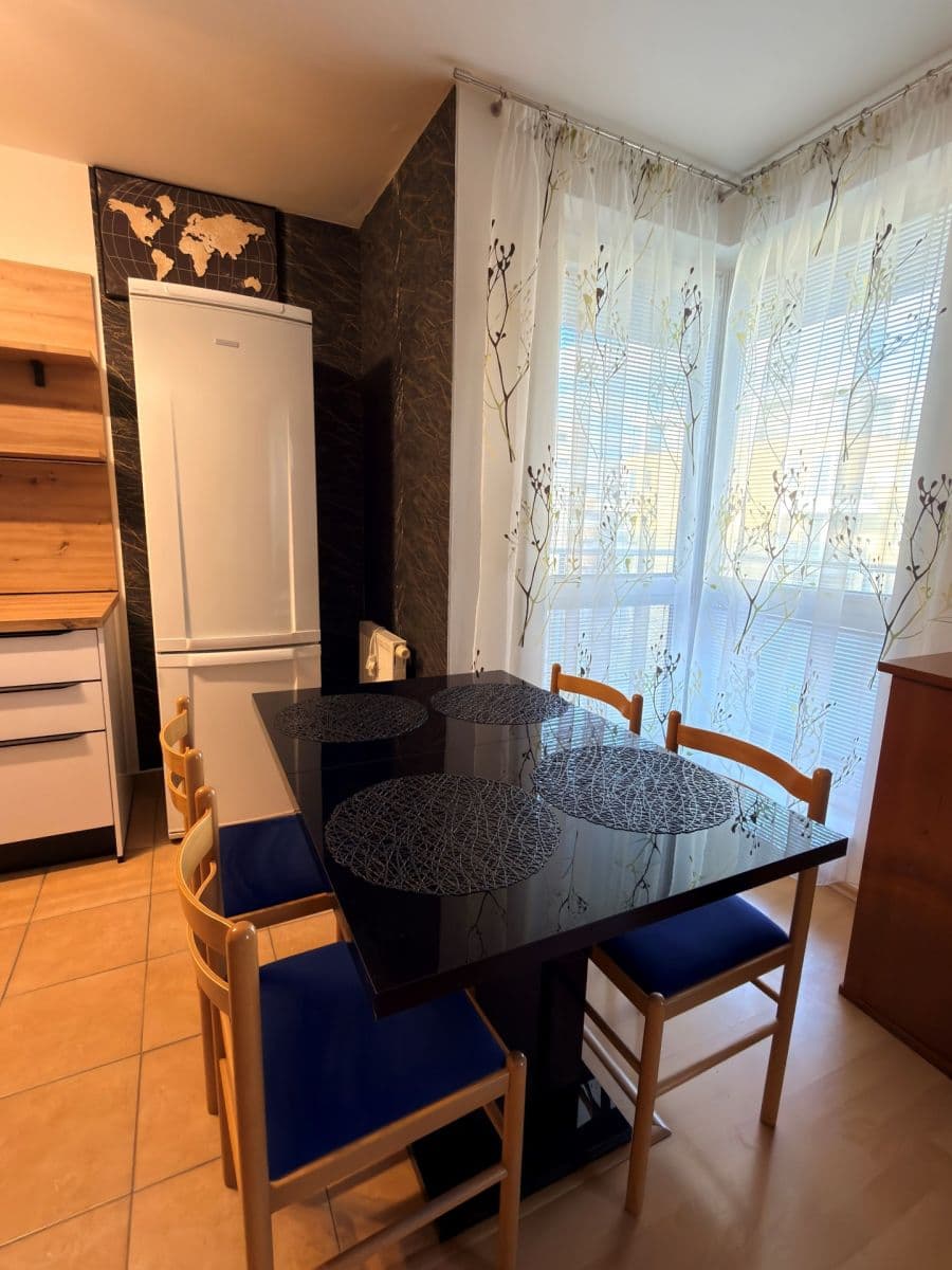 Prenájom bytu 1-izbový 54 m², Na križovatkách, Ružinov, Bratislavský kraj Prenájom bytu 1-izbový 54 m², Na križovatkách, Ružinov, Bratislavský kraj