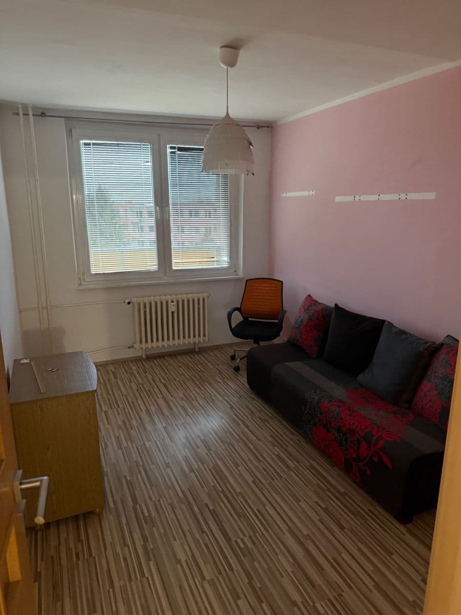 Prenájom bytu 3-izbový 70 m², U Stadionu, Louny, Ústecký kraj Prenájom bytu 3-izbový 70 m², U Stadionu, Louny, Ústecký kraj