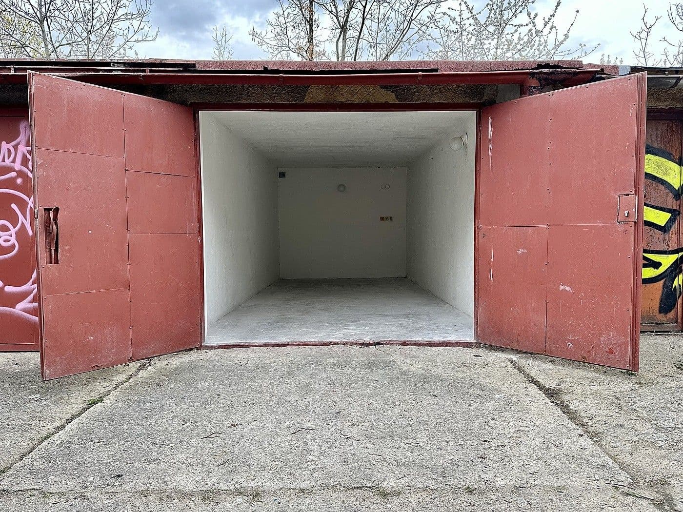 Predaj garáže 16 m², Praha, Praha Predaj garáže 16 m², Praha, Praha