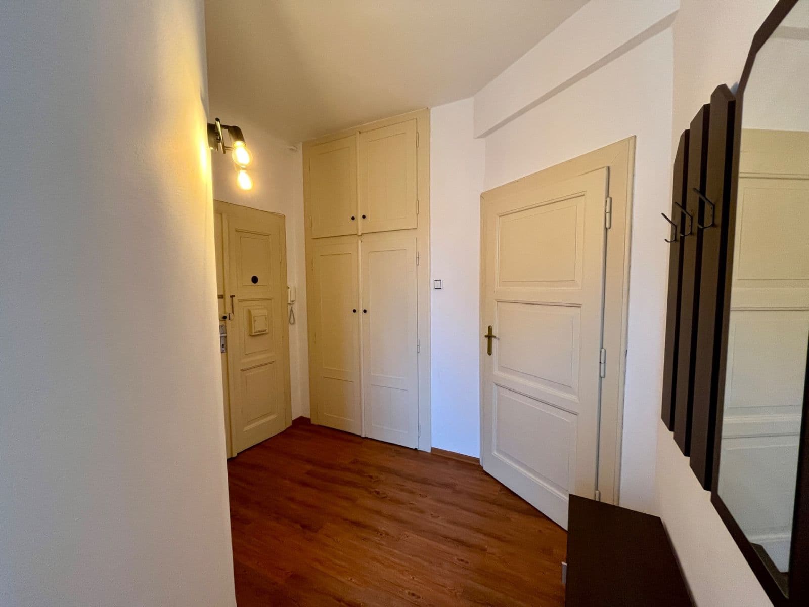 Prenájom bytu 1-izbový 32 m², Na Žertvách, Praha, Praha Prenájom bytu 1-izbový 32 m², Na Žertvách, Praha, Praha