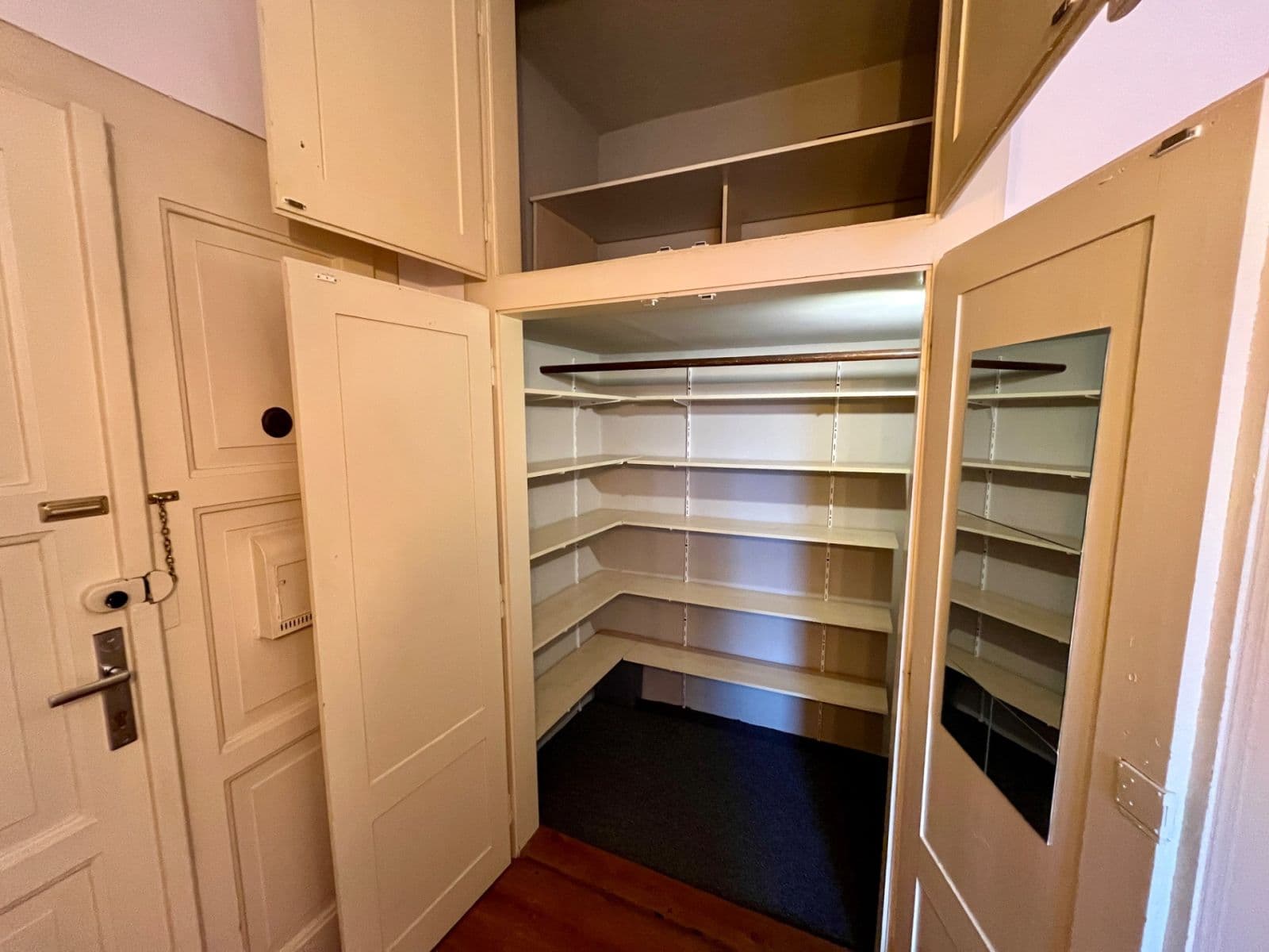 Prenájom bytu 1-izbový 32 m², Na Žertvách, Praha, Praha Prenájom bytu 1-izbový 32 m², Na Žertvách, Praha, Praha