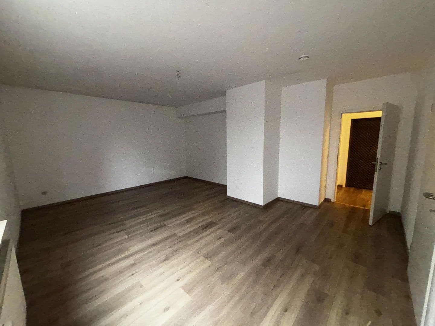 Prenájom bytu 2-izbový 73 m², Niefern-Öschelbronn, Bádensko-Wurttembersko Prenájom bytu 2-izbový 73 m², Niefern-Öschelbronn, Bádensko-Wurttembersko