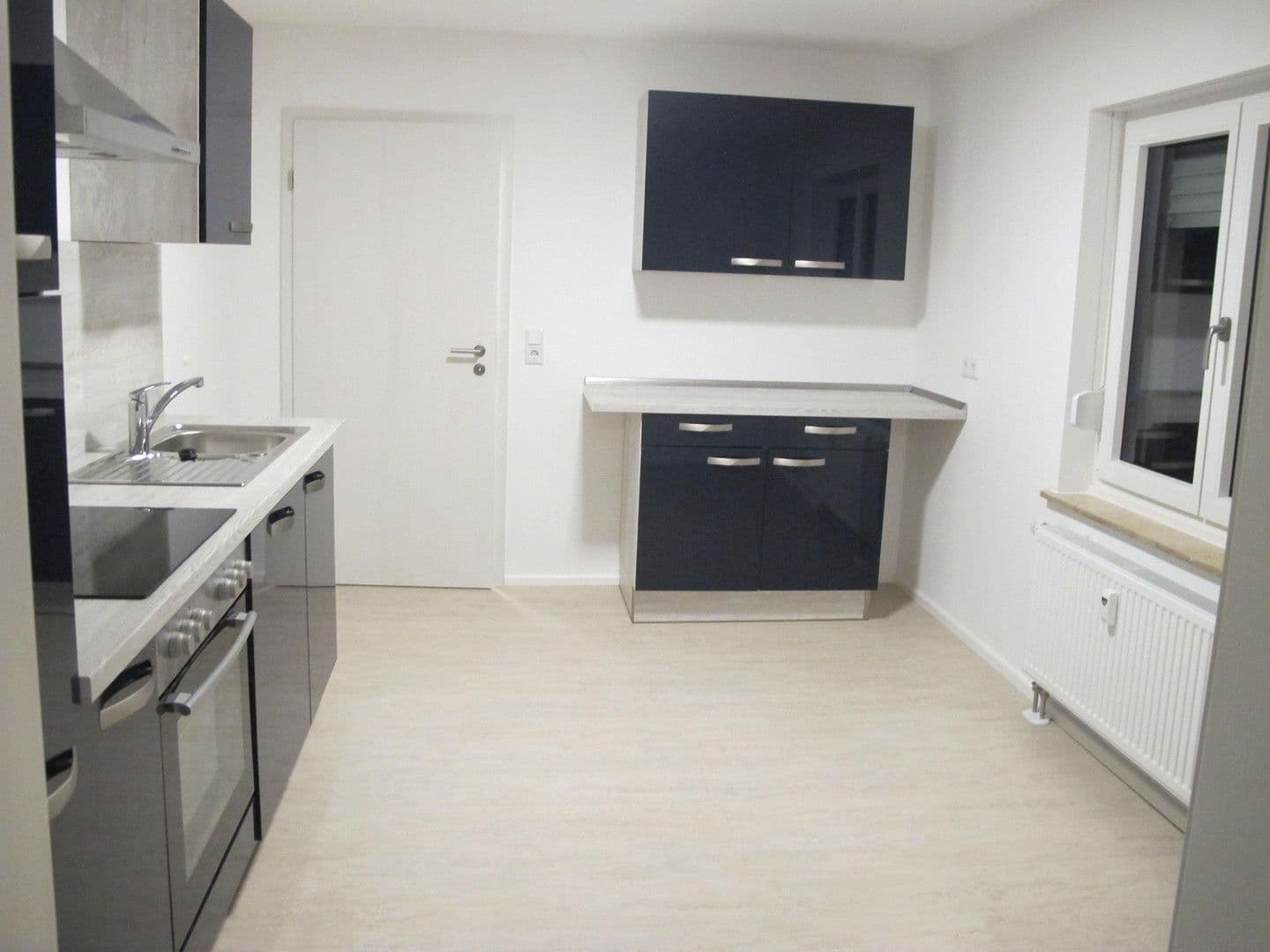 Prenájom bytu 5-izbový 140 m², Uttenreuth, Bavorsko Prenájom bytu 5-izbový 140 m², Uttenreuth, Bavorsko