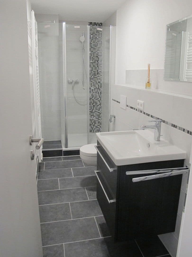 Prenájom bytu 5-izbový 140 m², Uttenreuth, Bavorsko Prenájom bytu 5-izbový 140 m², Uttenreuth, Bavorsko