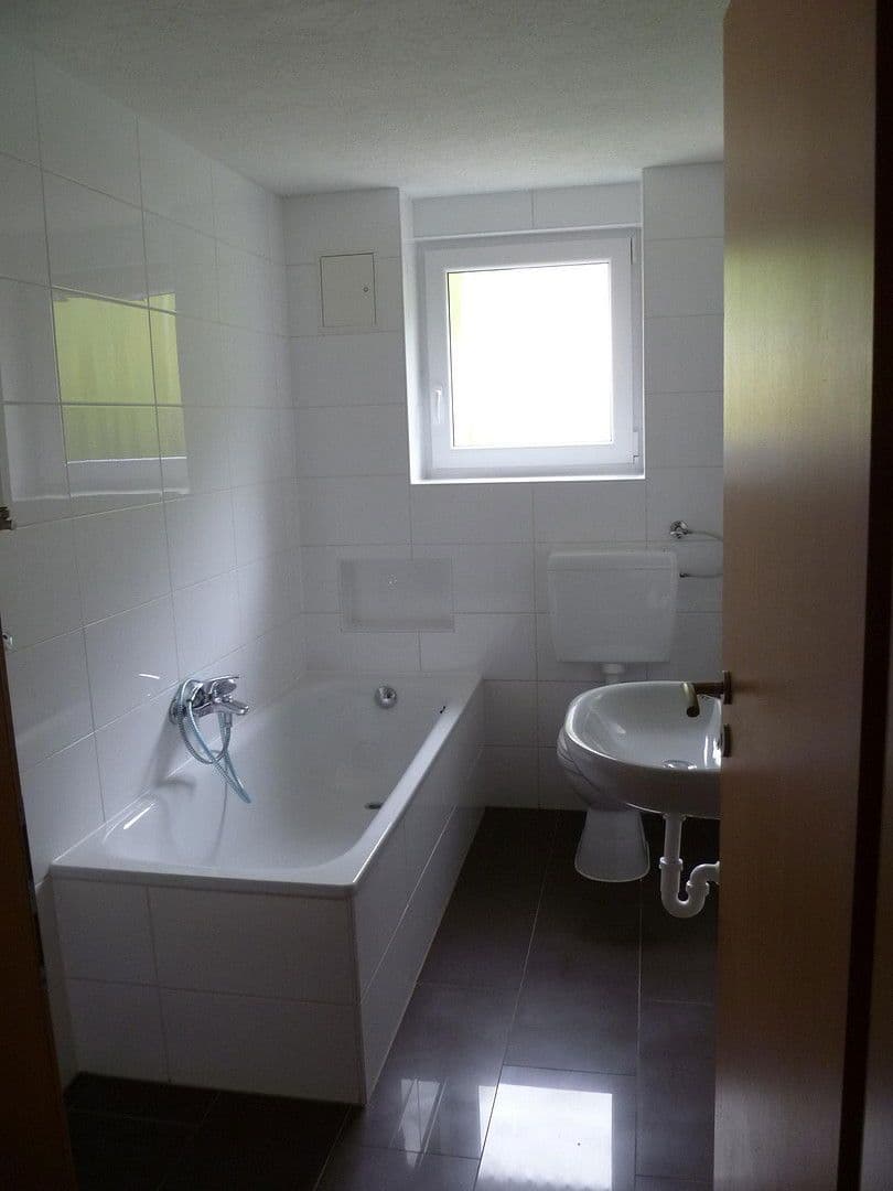 Prenájom bytu 3-izbový 68 m², Höfen an der Enz, Bádensko-Wurttembersko Prenájom bytu 3-izbový 68 m², Höfen an der Enz, Bádensko-Wurttembersko