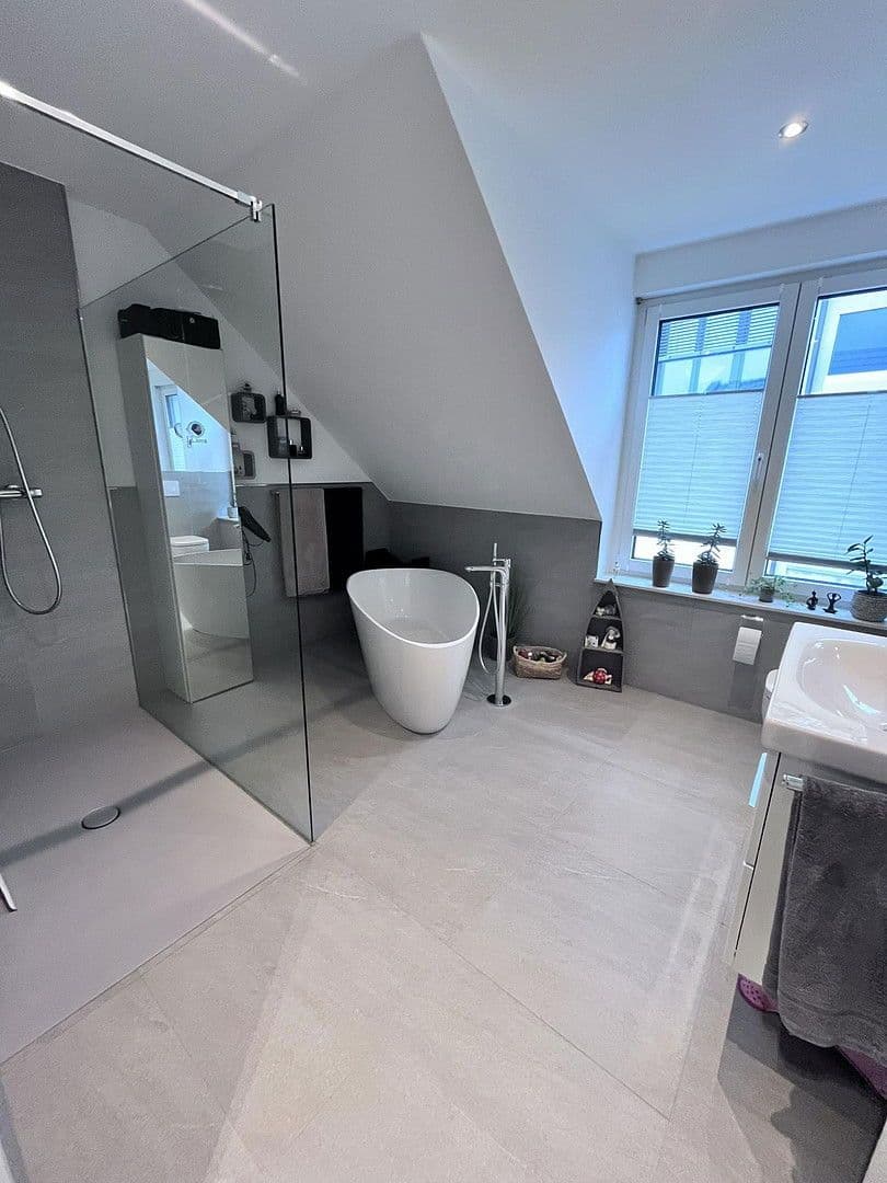 Prenájom domu 128 m², pozemek 295 m², Detmold, Severné Porýnie - Westfálsko Prenájom domu 128 m², pozemek 295 m², Detmold, Severné Porýnie - Westfálsko