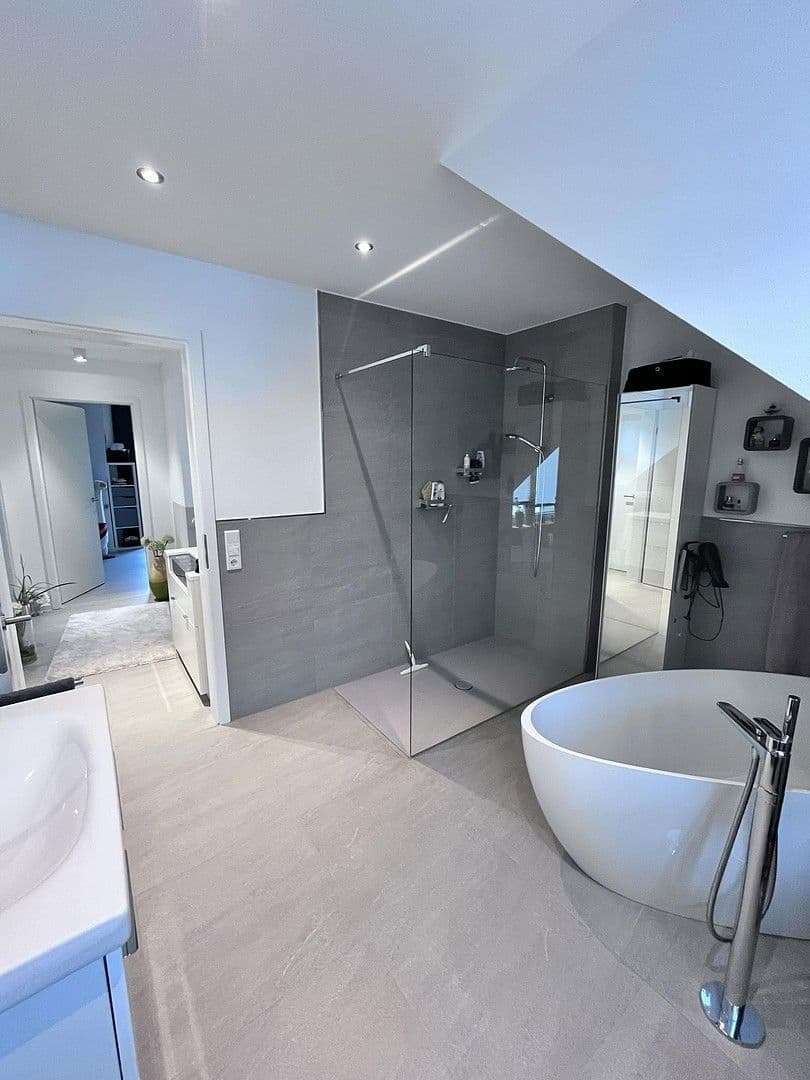 Prenájom domu 128 m², pozemek 295 m², Detmold, Severné Porýnie - Westfálsko Prenájom domu 128 m², pozemek 295 m², Detmold, Severné Porýnie - Westfálsko