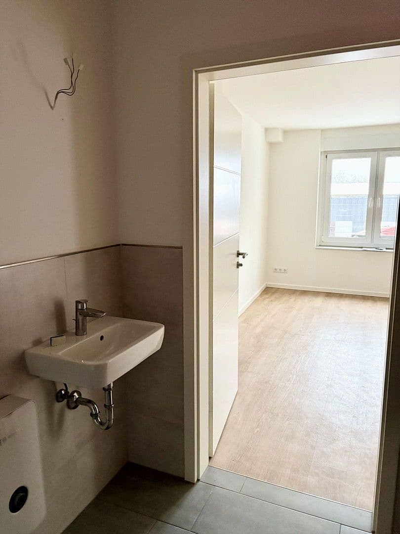 Prenájom bytu 1-izbový 44 m², Karl-Marx-Straße 16, Grünheide (Mark), Brandenbursko Prenájom bytu 1-izbový 44 m², Karl-Marx-Straße 16, Grünheide (Mark), Brandenbursko
