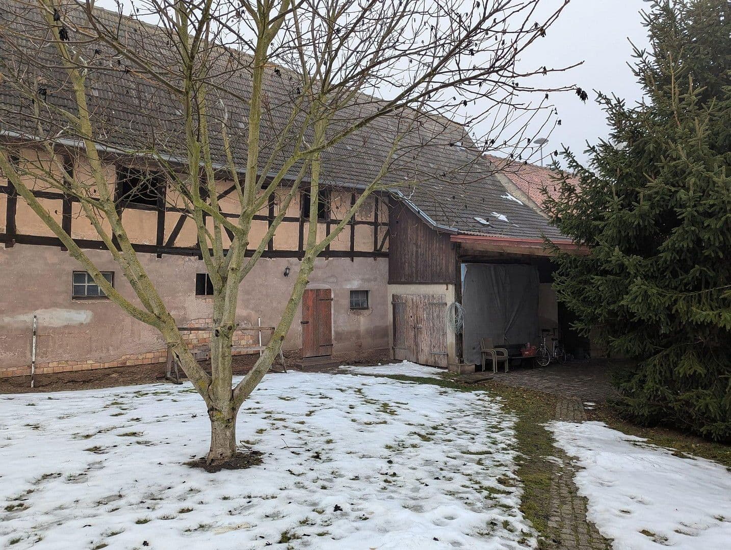 Predaj domu 350 m², pozemek 10.300 m², Lindenplatz 5, Sondershausen, Durínsko Predaj domu 350 m², pozemek 10.300 m², Lindenplatz 5, Sondershausen, Durínsko